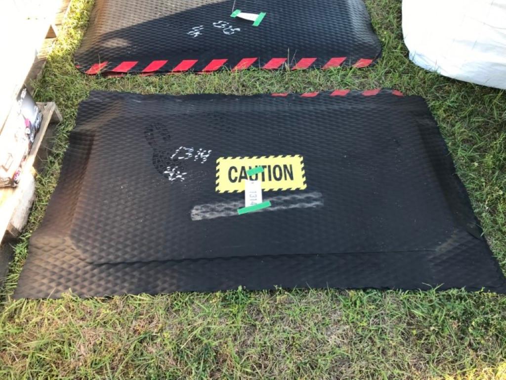 LOT (4) FLOOR MATS