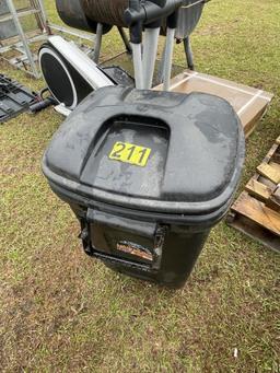 Trash Can W/lid + Wheels