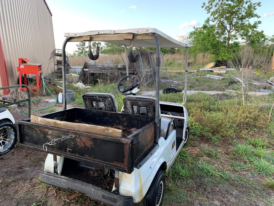 Club Car, electric golf cart - no batteries or charger, non-runner