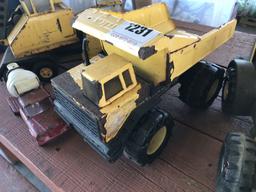 Vintage Yellow Metal Tonka Crain, Red Tonka