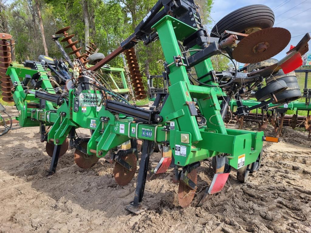 John Deere 330 6 Row Script Till Rig