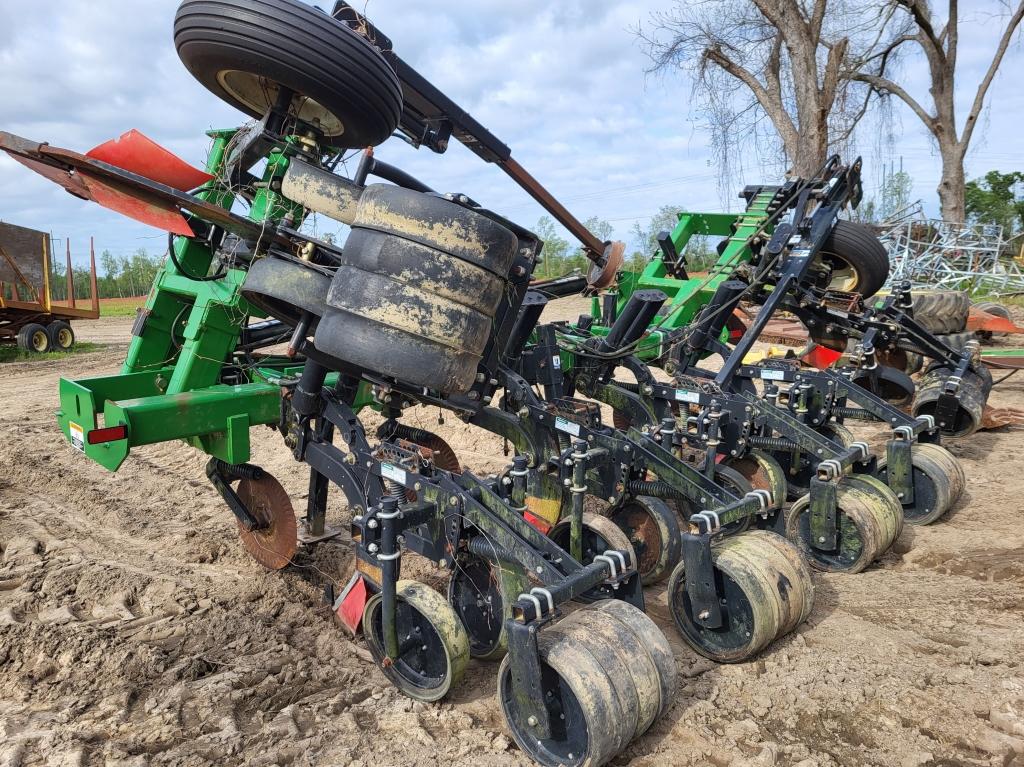 John Deere 330 6 Row Script Till Rig