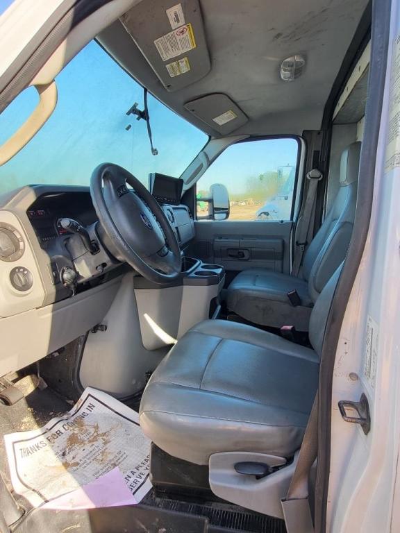 2016 Ford E350 Super Duty Box Truck