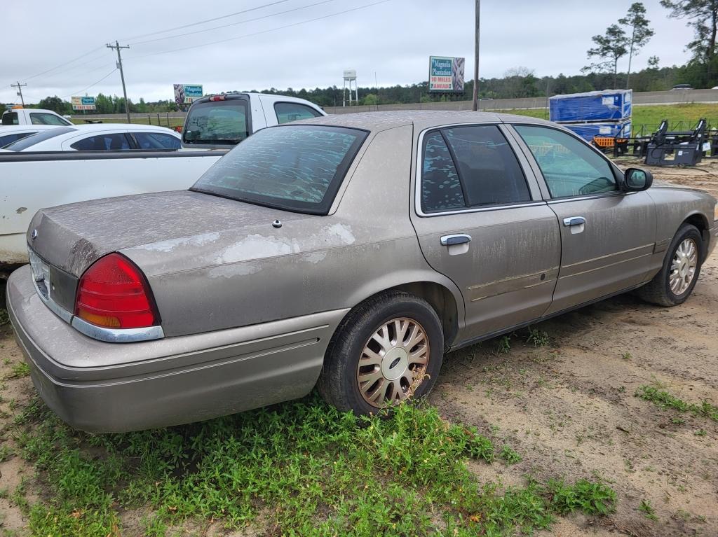 2003 Crown Victoria Sedan