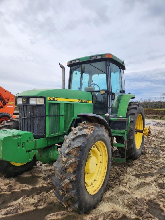 John Deere 7810 Cab Tractor