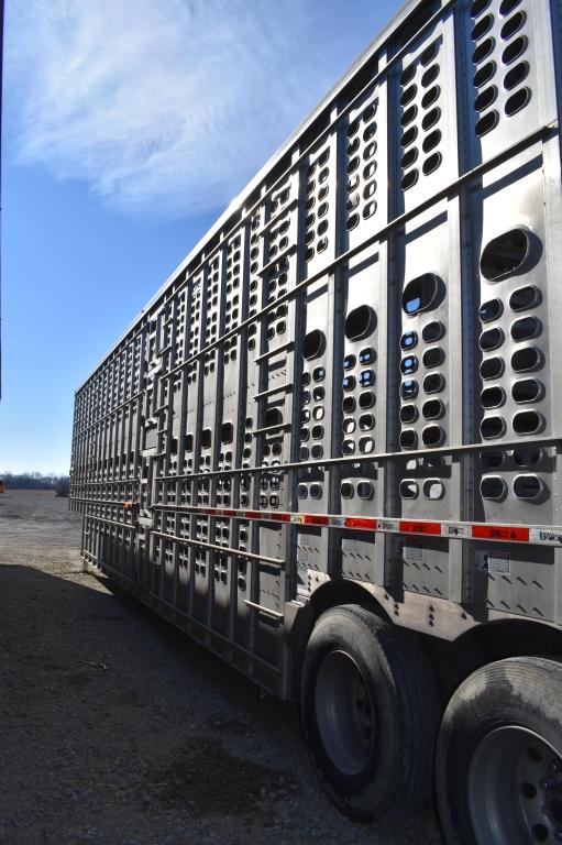 2015 Wilson 50Ft tandem axle, straght through  (no jail), paneled trailer,