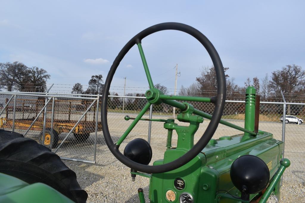 1946 John Deere B, PTO, runs & drives,