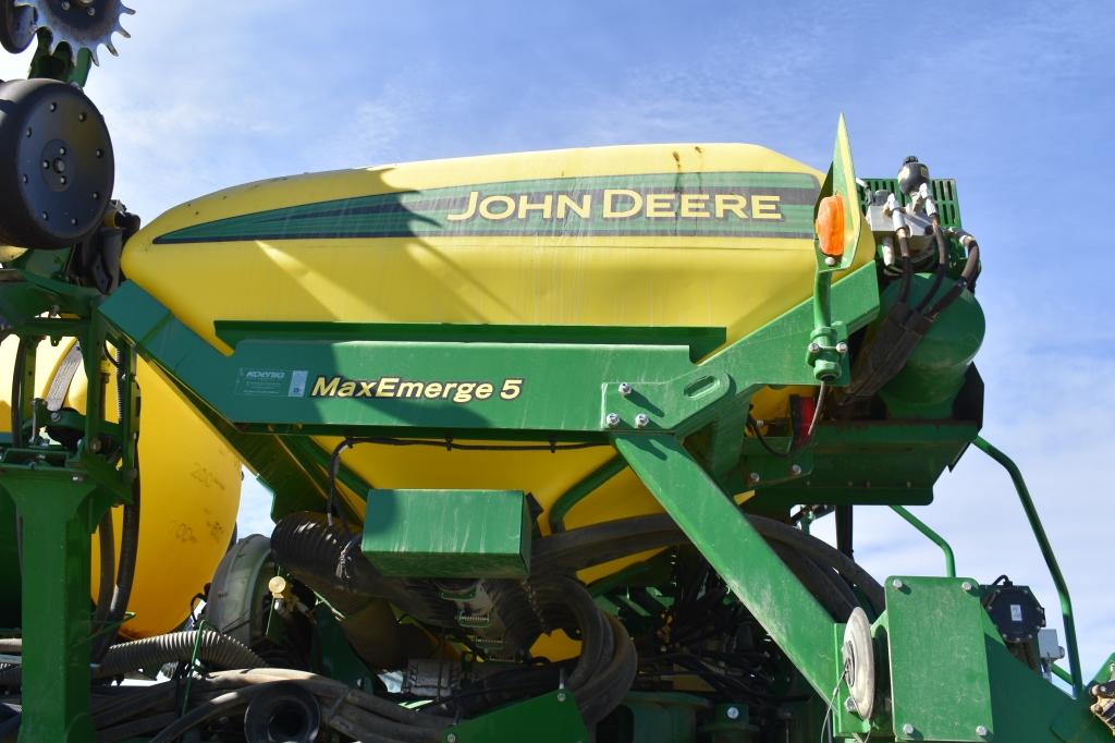 2015 John Deere 1795 planter, Max Emerge 5,  12-24 vacuum splitter, central