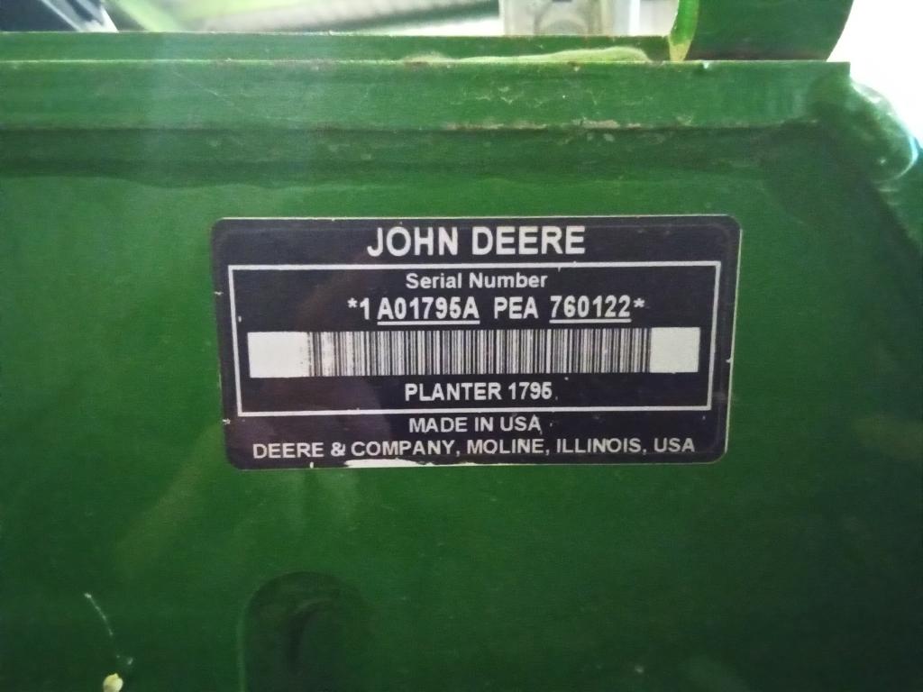 2015 John Deere 1795 planter, Max Emerge 5,  12-24 vacuum splitter, central