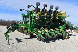 2015 John Deere 1795 planter, Max Emerge 5,  12-24 vacuum splitter, central