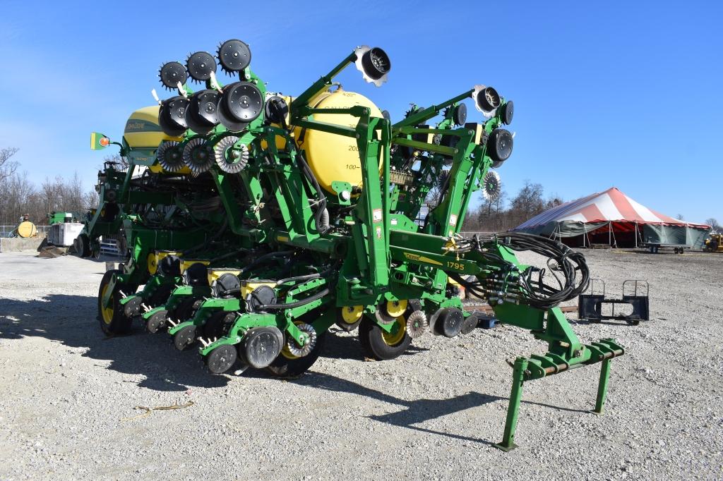 2015 John Deere 1795 planter, Max Emerge 5,  12-24 vacuum splitter, central