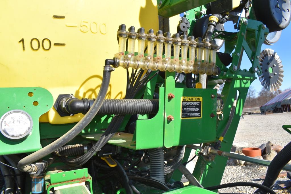 2015 John Deere 1795 planter, Max Emerge 5,  12-24 vacuum splitter, central