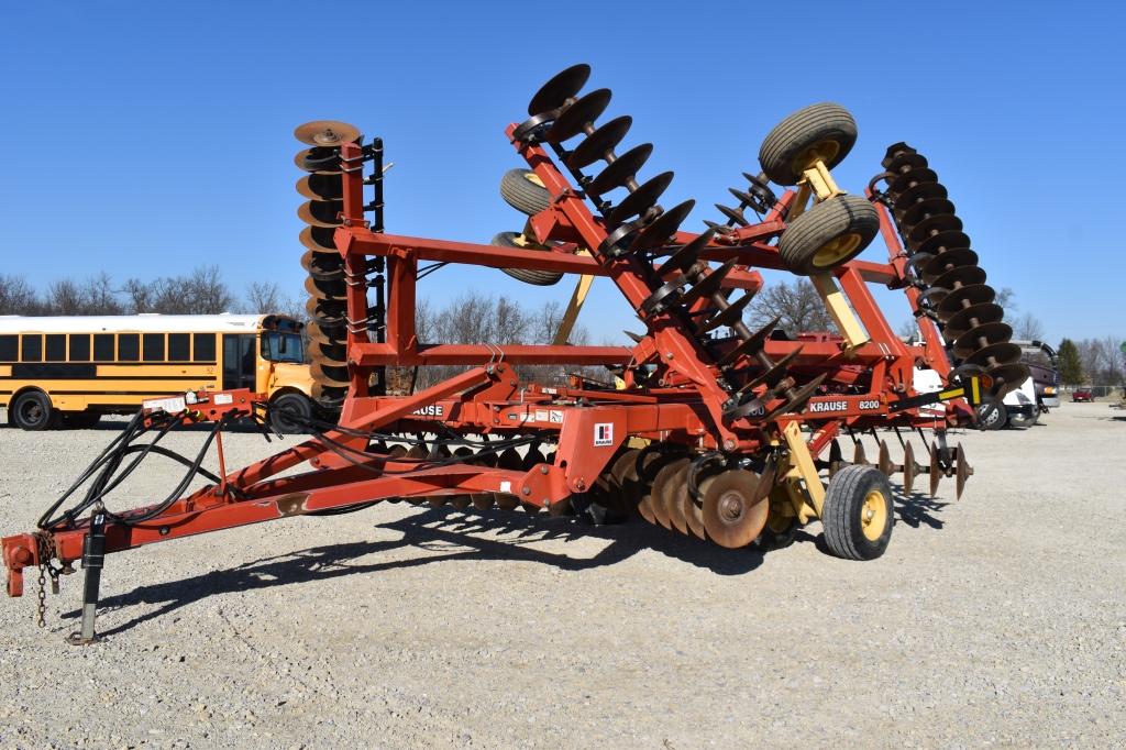 2010 Krause 8200-31W, 31ft, 3 section folding  disc, rear hitch, safety lig