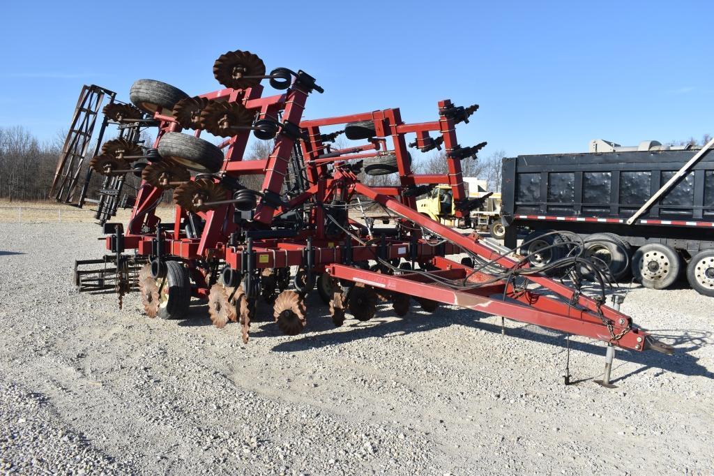 2007 Salford 570RTS, 25ft. working width, 3  section folding, wavy disc bla