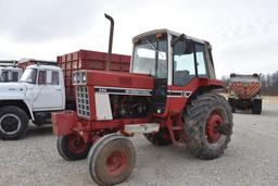 1981 International 986, hr meter reads 7,217  hrs, cab, 540/1000 dual speed