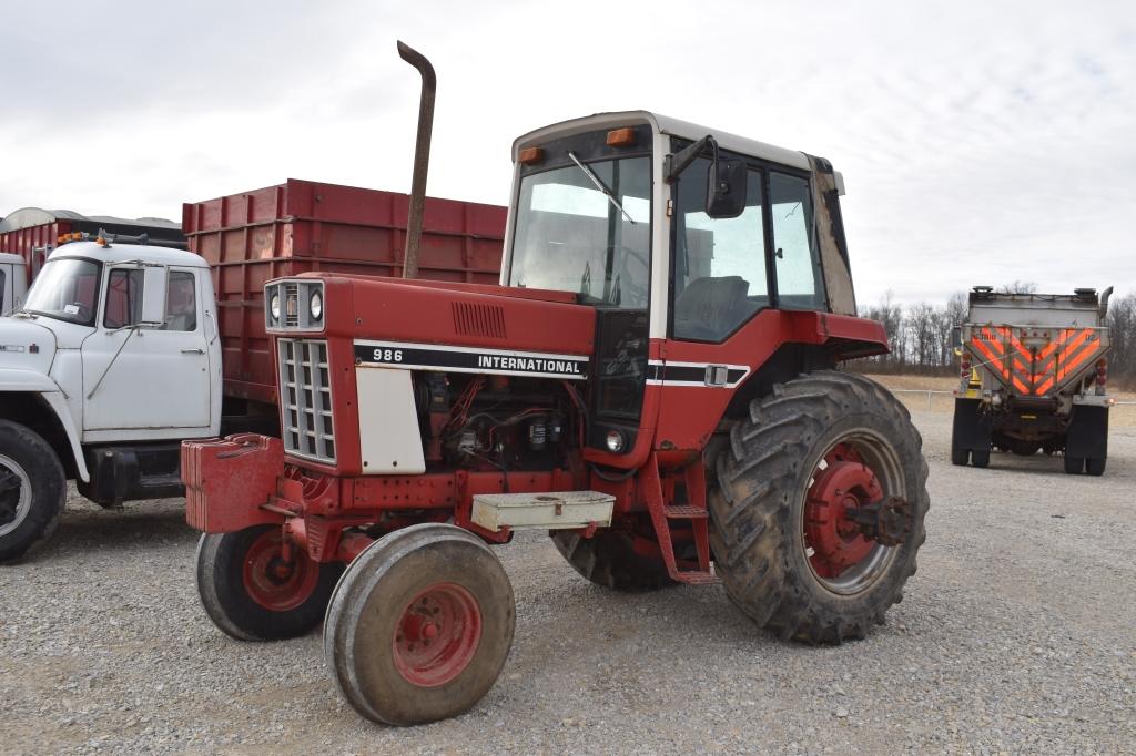 1981 International 986, hr meter reads 7,217  hrs, cab, 540/1000 dual speed