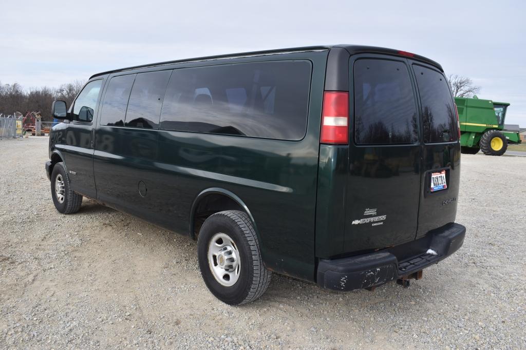 2004 Chevrolet 3500, 305,991 miles, 15  passenger van, gas, runs & drives,