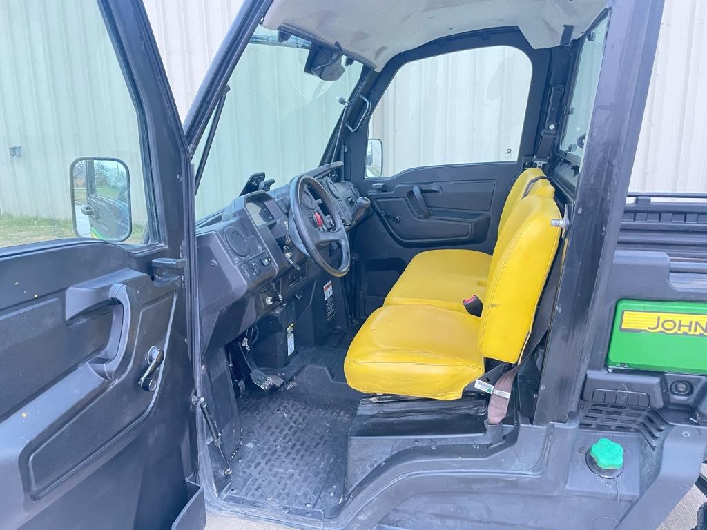 2018 John Deere XUV 865M, 571 hrs, enclosed  cab, HVAC, manual dump, new fr