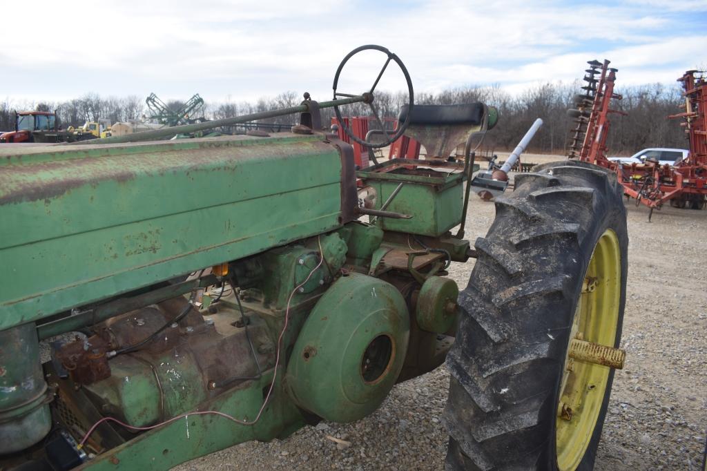 1953 John Deere 60, parts tractor, solid  front pedestal, PTO, engine is fr