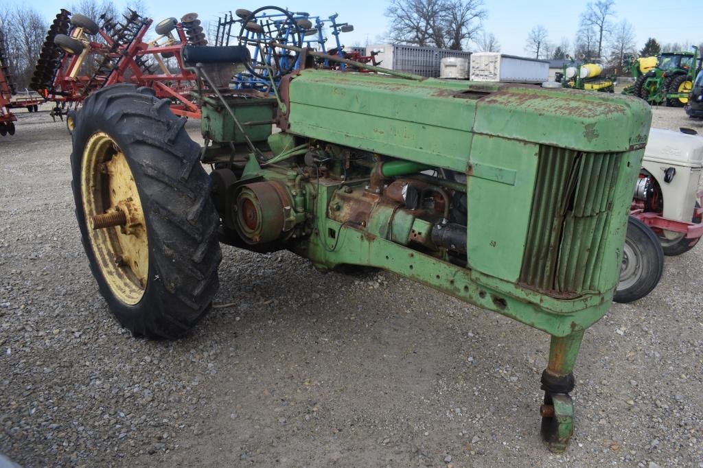 1953 John Deere 60, parts tractor, solid  front pedestal, PTO, engine is fr