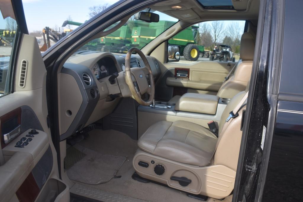 2006 Ford F150, Lariat package, 161,214  miles, ext. cab, 4x4, Undercover h