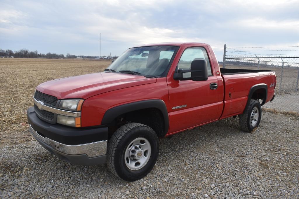 2003 Chevrolet 2500HD, 118,107 miles, 6.0  liter gas engine , automatic tra