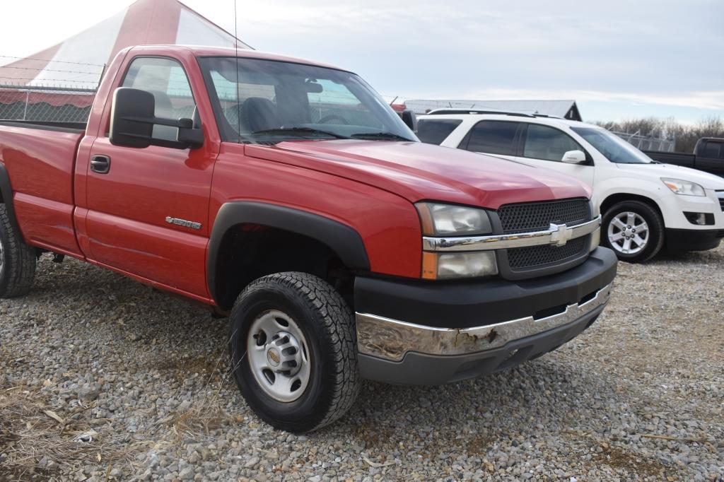 2003 Chevrolet 2500HD, 118,107 miles, 6.0  liter gas engine , automatic tra