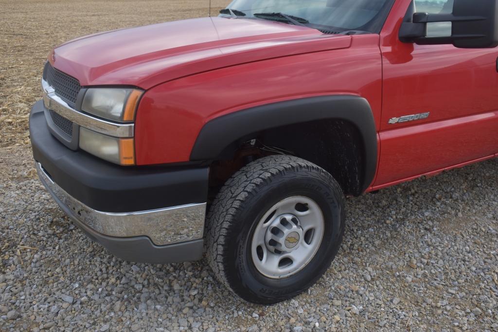 2003 Chevrolet 2500HD, 118,107 miles, 6.0  liter gas engine , automatic tra