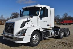 2005 Volvo VNL , 493,800.7 miles, day cab,  295/75R22.5 tires w/ good rubbe