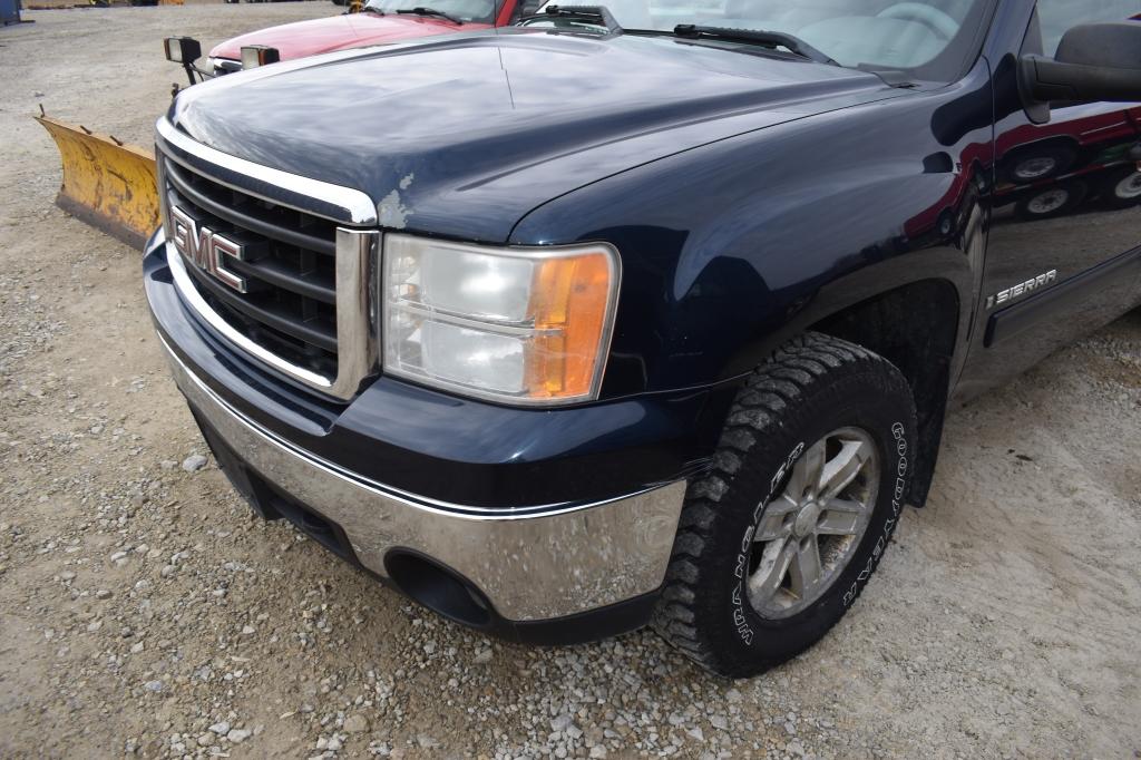 2007 GMC SIERRA  1500, Z71, 4x4, 267,770  miles, crew cab, gas engine, HAS