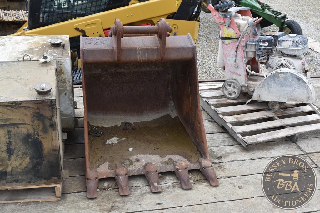 Bucket, Trenching WERK BRAU 36 INCH EXCAVATOR BUCKET 26098