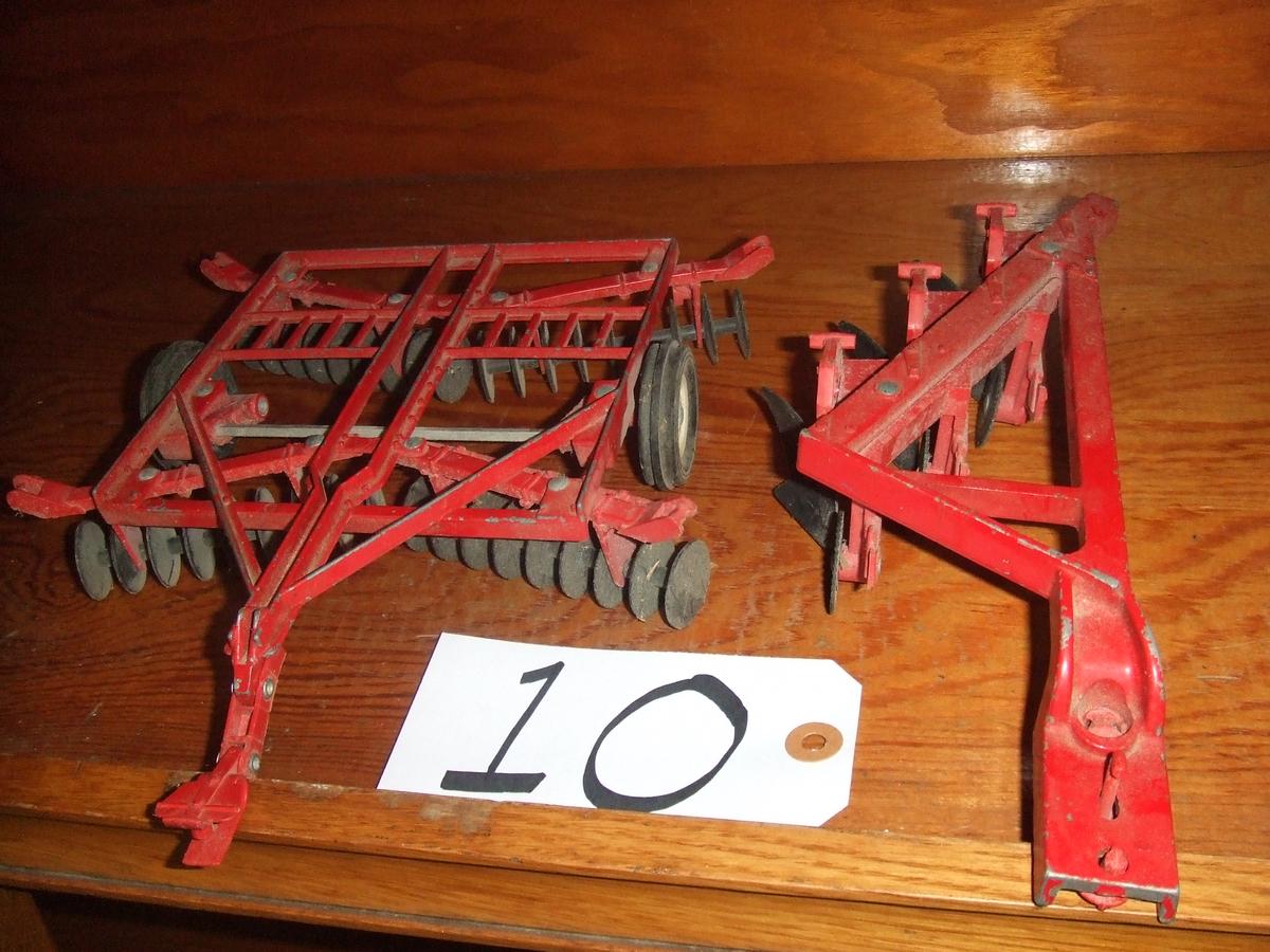 IH 3 BOTTOM PLOW - IH DISK HARROW