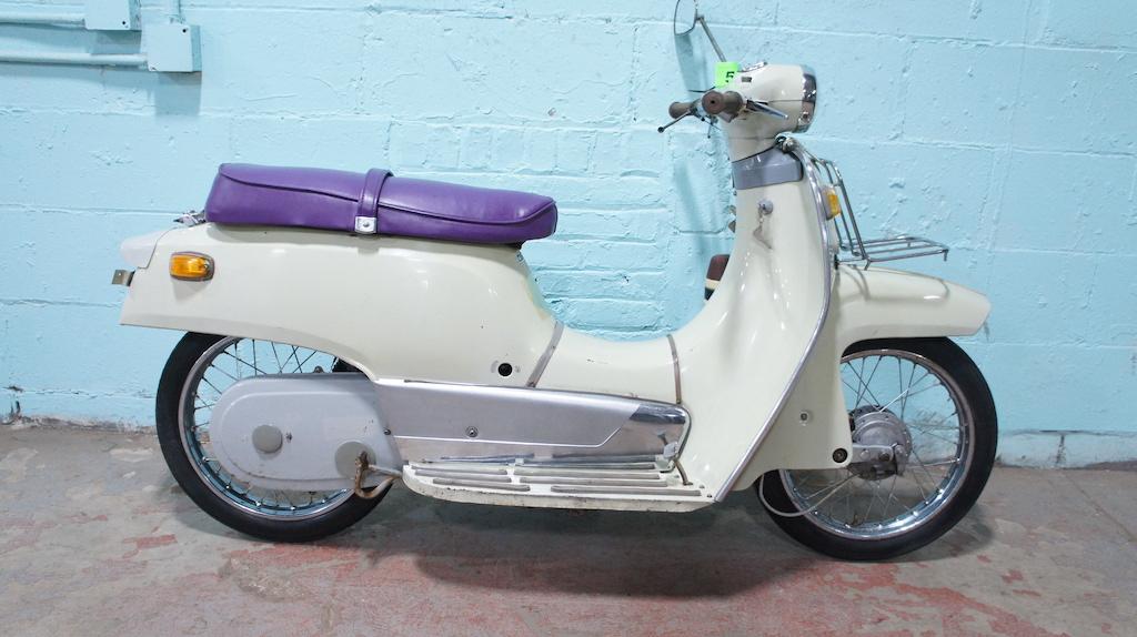 1965 FUJI RABBIT 90  Scooter