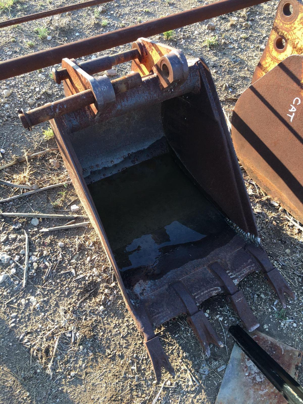 24" John Deere Backhoe Bucket