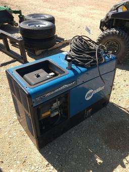 Miller Bobcat 225 Welder with leads runs & welds good shows 422 hours