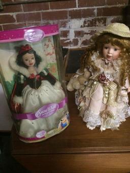 Lot of porcelain dolls