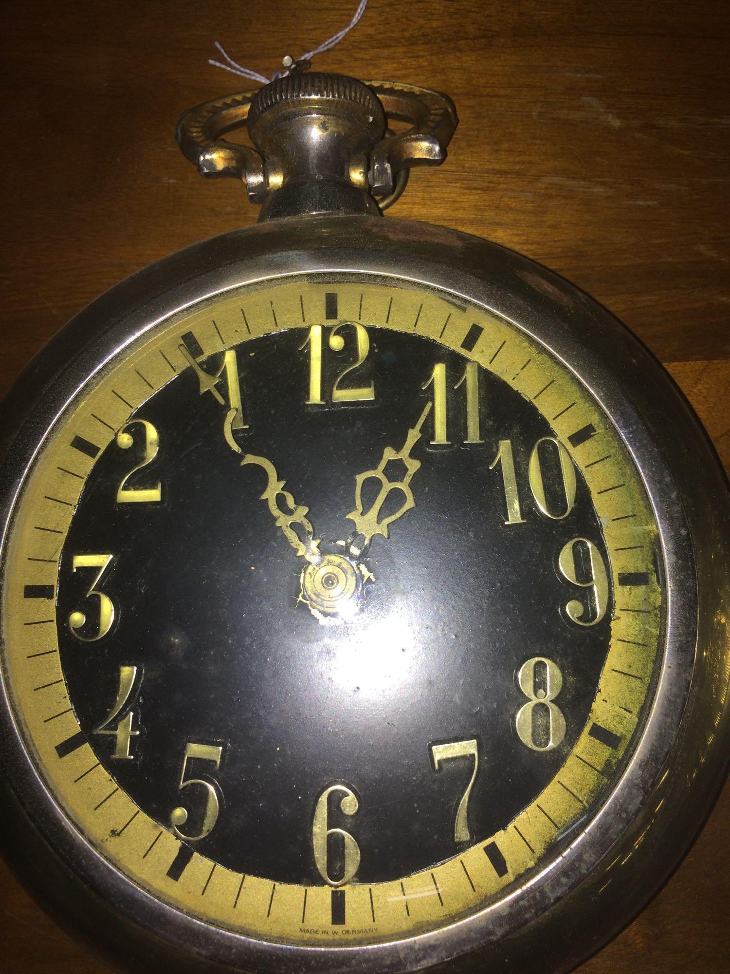 Lot of vintage clocks one runs backwards