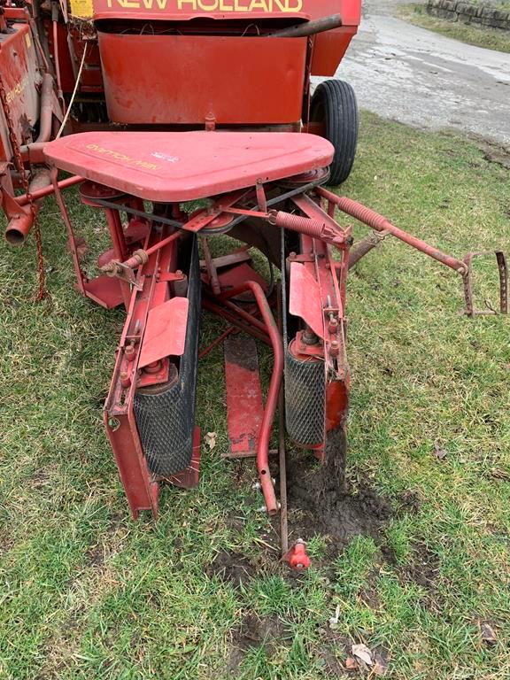 New Holland 273 Hayliner with thrower