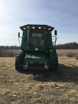 1990 John Deere 9500 combine