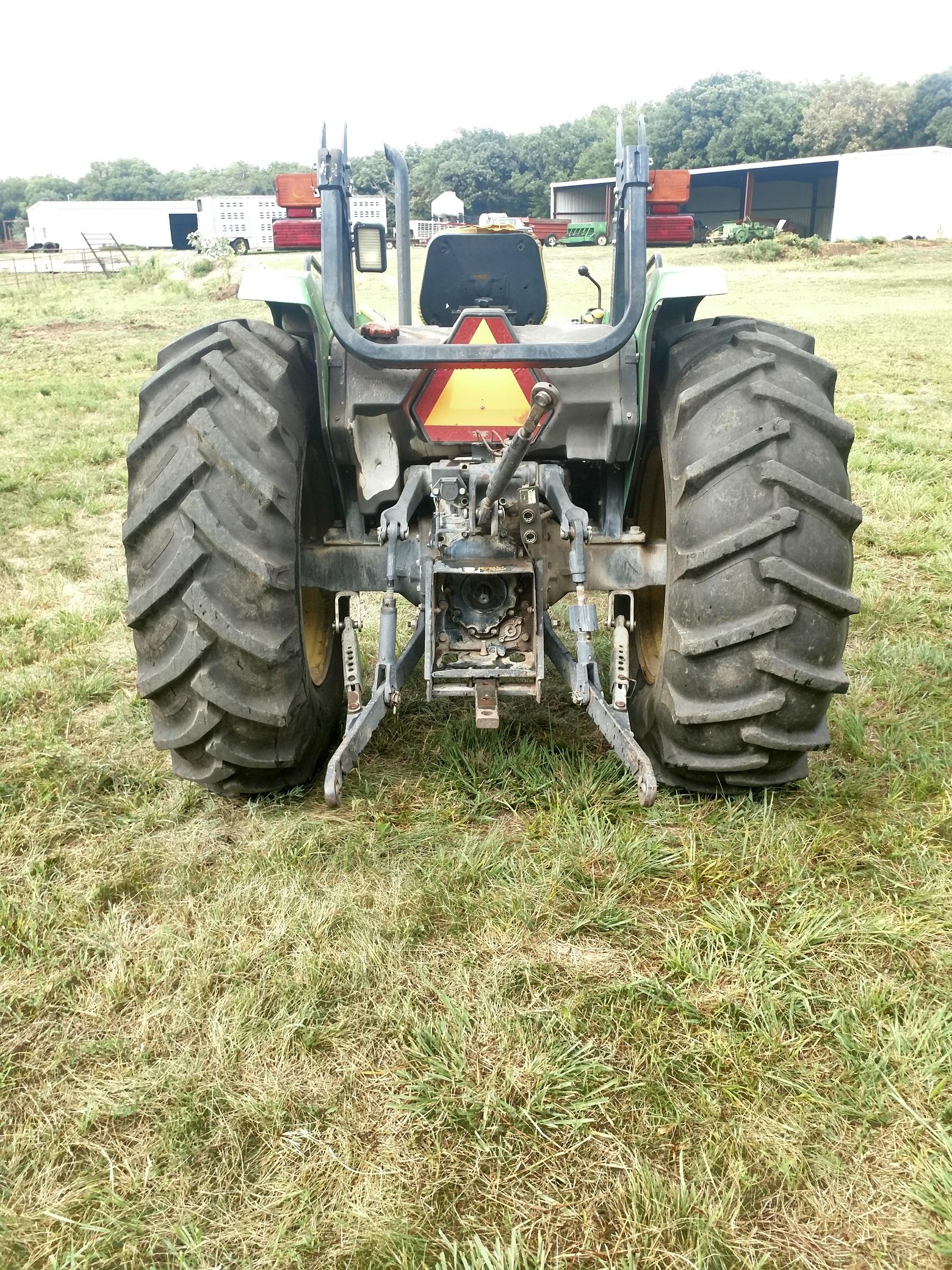 2002 5520 John Deere Tractor w/loader