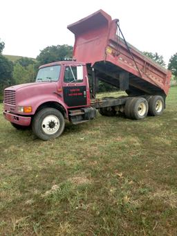 1994 International dump truck w/15’metal bed & sides