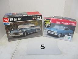 Lot of 2 models