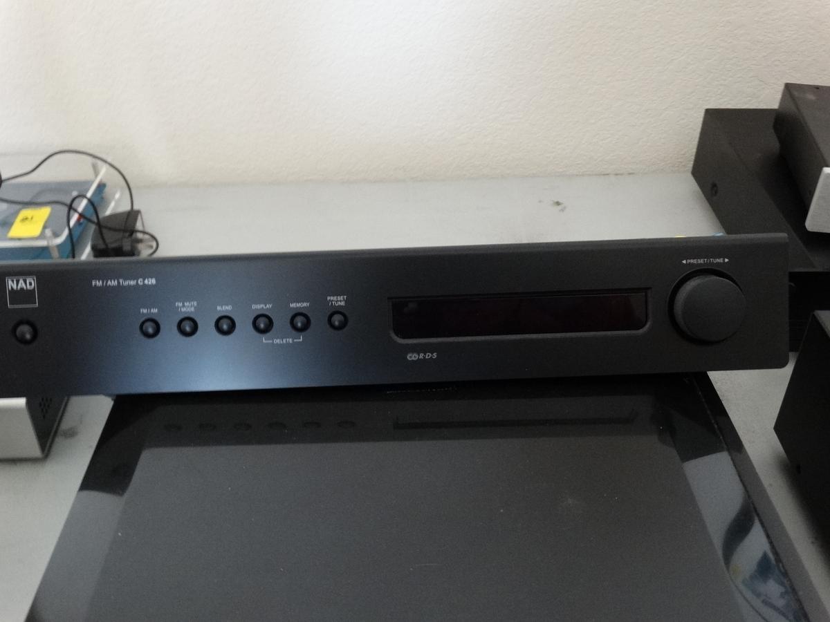 NAD AM/FM Tuner C426