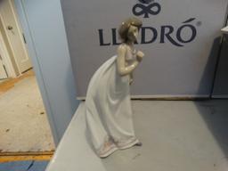 Llardo Statue - Afternoon Promenade