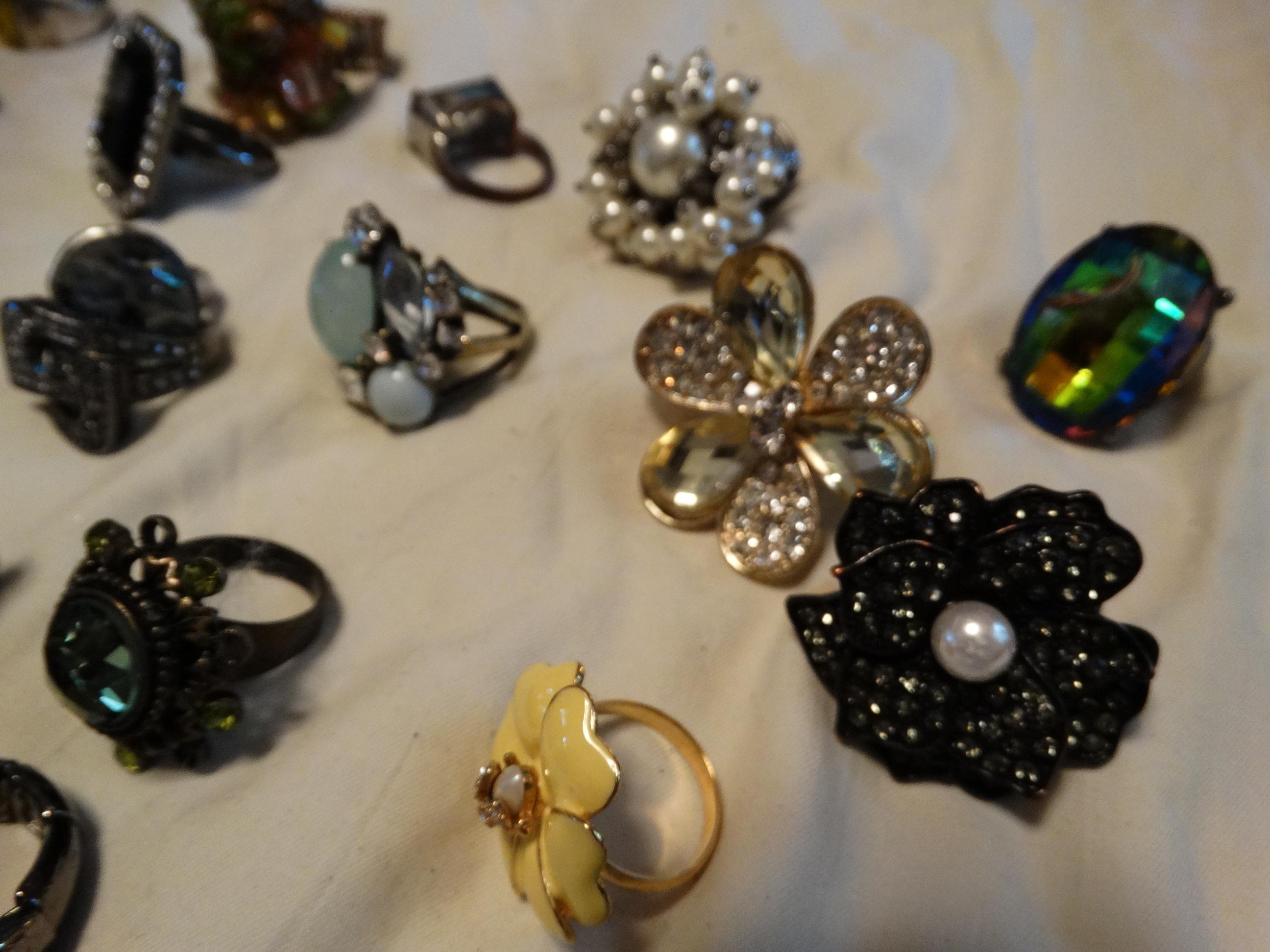 Costume Jewelry - Rings
