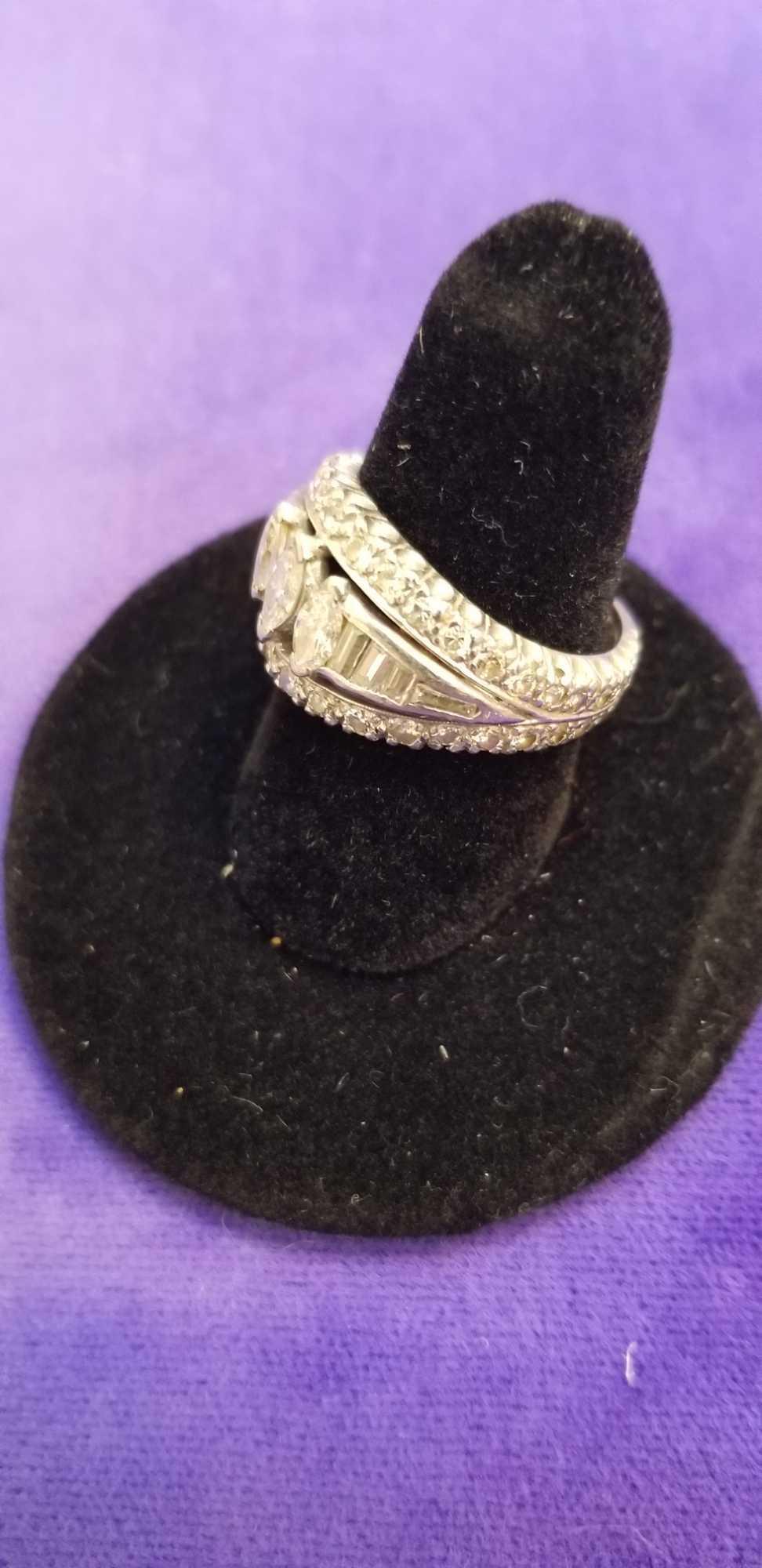 White Gold and Diamond Woman's Ring