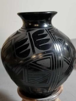 Mata Ortiz Black Pottery