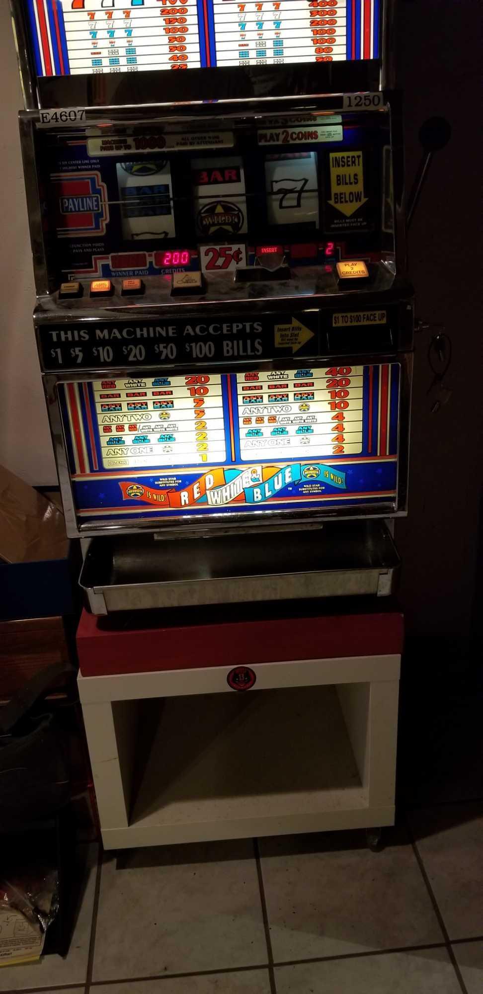 25 Cent RED WHITE and BLUE Slot Machine