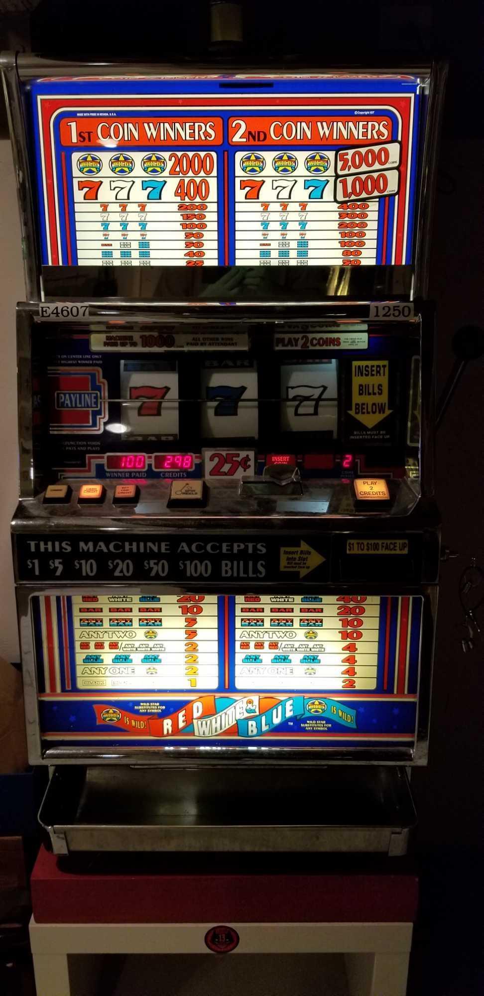 25 Cent RED WHITE and BLUE Slot Machine