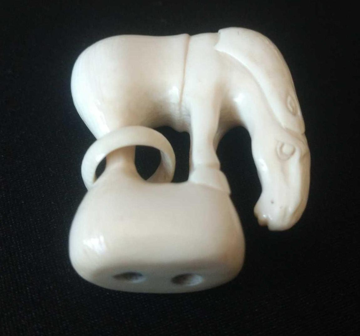 Fine Japanese Netsuke of a Horse Grazing